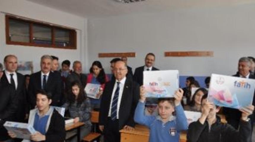 Kırıkkale&rsquo;de &Ouml;ğrencilere Tablet Dağıtımı Yapıldı