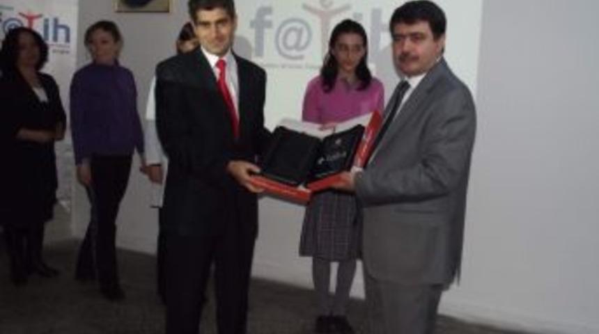 &Ouml;ğretmen Ve &Ouml;ğrencilere Tablet Bilgisayar Dağıtıldı