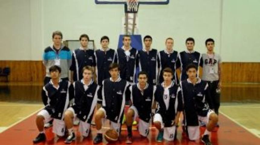 İhlas Koleji Efes&rsquo;i Salladı Ama Yıkamadı