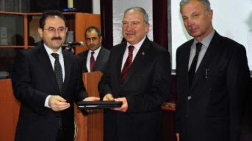 &Ccedil;orum&rsquo;daki Eğitim Kurumlarına Tablet Dağıtımı Başladı