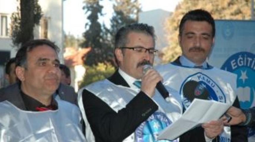 Bucak'ta T&uuml;rk Eğetim- Sen'den Eylem