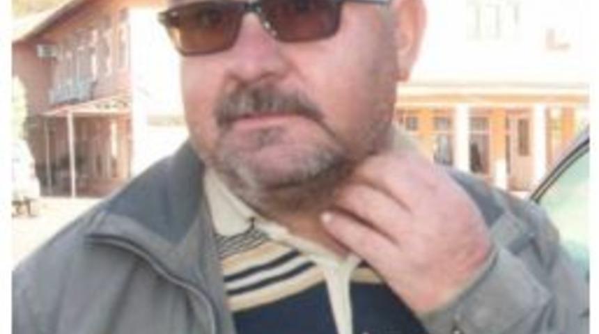 Evin &Ouml;n&uuml;ne Park Ettiği Aracının Camlarını Kırdılar