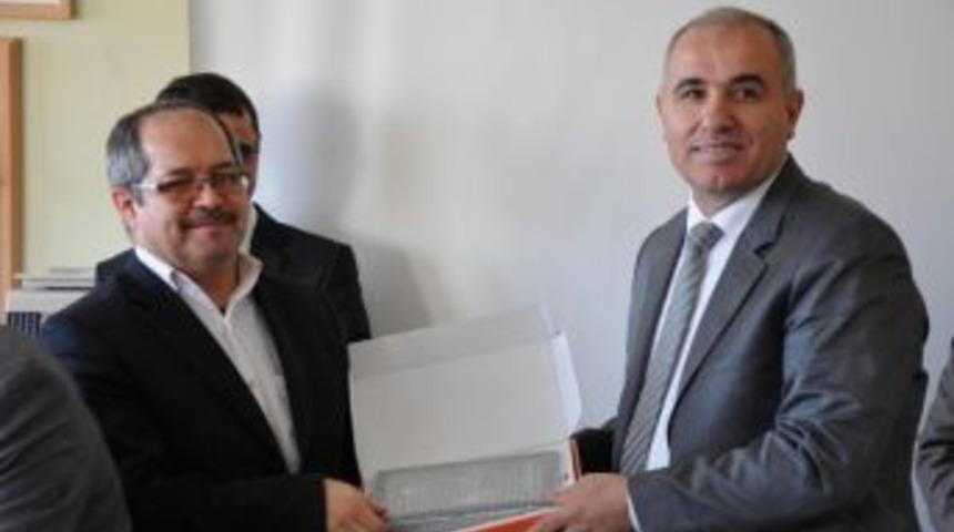 Yozgat&rsquo;ta Fatih Projesi Kapsamında İl&ccedil;elerde De Tablet Bilgisayar Dağıtıldı