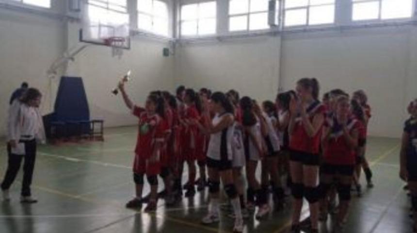 Voleybolda K&uuml;&ccedil;&uuml;k Kızlar Ve Erkekler İl Birinciliği Ma&ccedil;ları Yapıldı