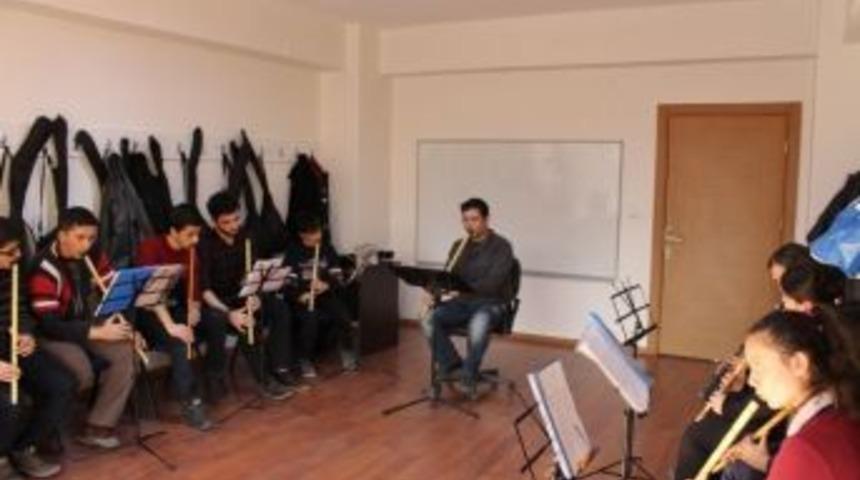 Atık Pil Toplayan Gen&ccedil;lere Sinema Bileti Hediye