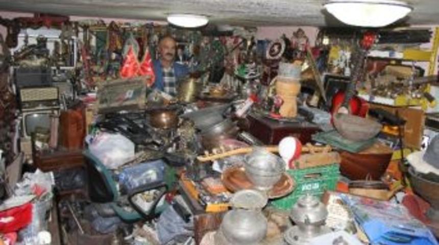 Esnafın 34 Yıllık Antika Eşya Merakı Depoları Doldurdu