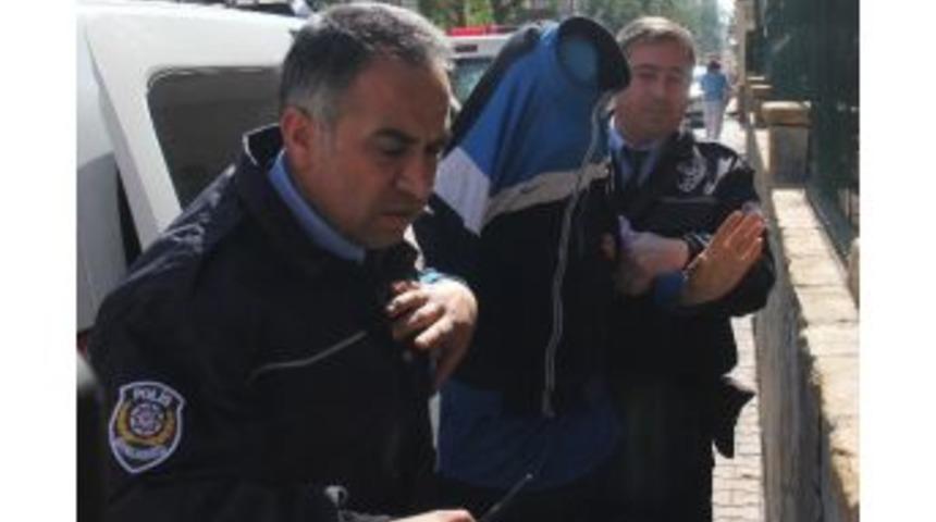 (&ouml;zel Haber) Yastık Kılıfını &Ccedil;aldı, "y&uuml;z&uuml;m&uuml; Silecektim" Dedi