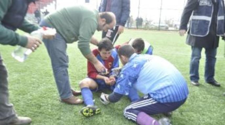 Kırklareli 1. Amat&ouml;r Lig Ma&ccedil;ında Kavga &Ccedil;ıktı: 1 Futbolcu Yaralandı