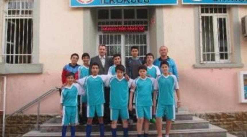 Ahmet Yesevi Futsal Takımı, &Ccedil;eyrek Finale Y&uuml;kseldi