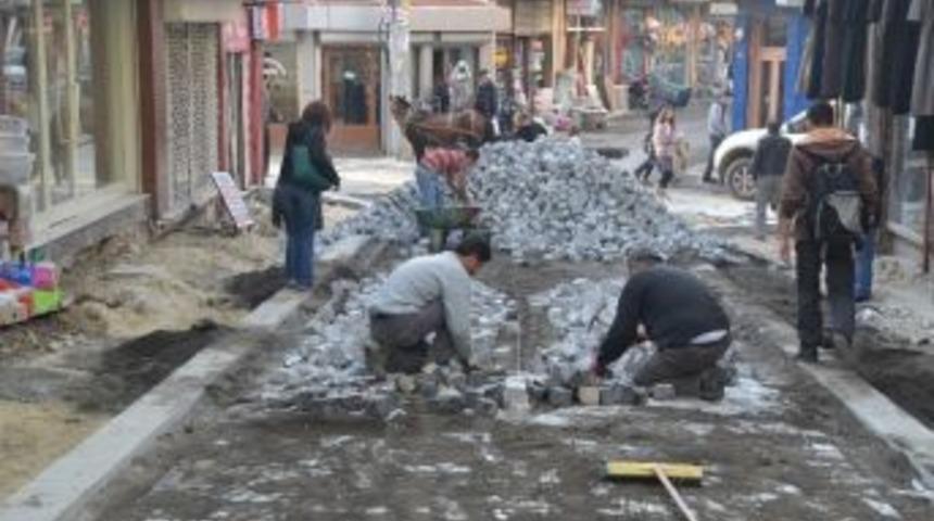 &Ccedil;orlu Saray Caddesinde Kilit Taşı D&ouml;şemesi Bitiyor