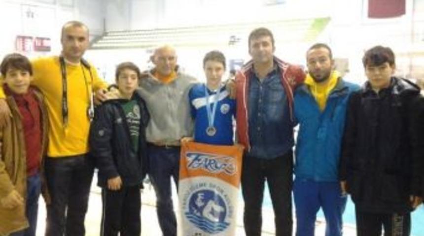 Kayserili Y&uuml;z&uuml;c&uuml;ler İtalya'da Madalyaya Kula&ccedil; Attı