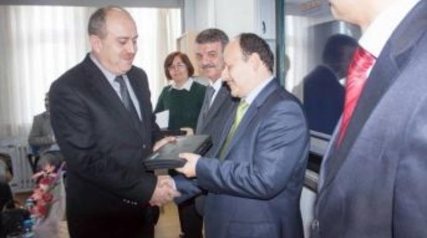 L&uuml;leburgaz'da &Ouml;ğrencilere Tablet Dağıtıldı