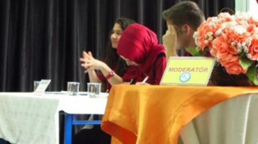 Hisarcık Anadolu &Ouml;ğretmen Lisesi M&uuml;nazara Yarışmasında &Ccedil;eyrek Finalde