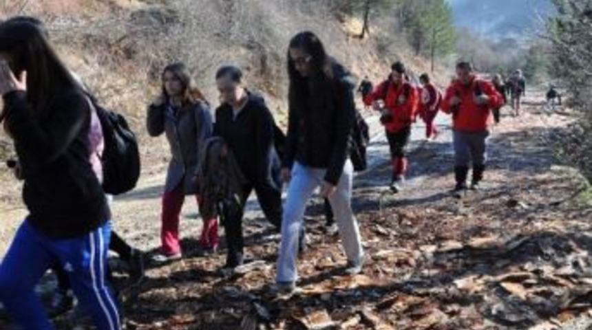Boz&uuml;y&uuml;k Kız Teknik Ve Meslek Lisesi'nden Doğa Y&uuml;r&uuml;y&uuml;ş&uuml;