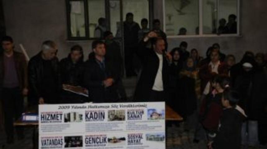 Bayındır K&ouml;yl&uuml;s&uuml; Başkan Kertiş'i Bağrına Bastı