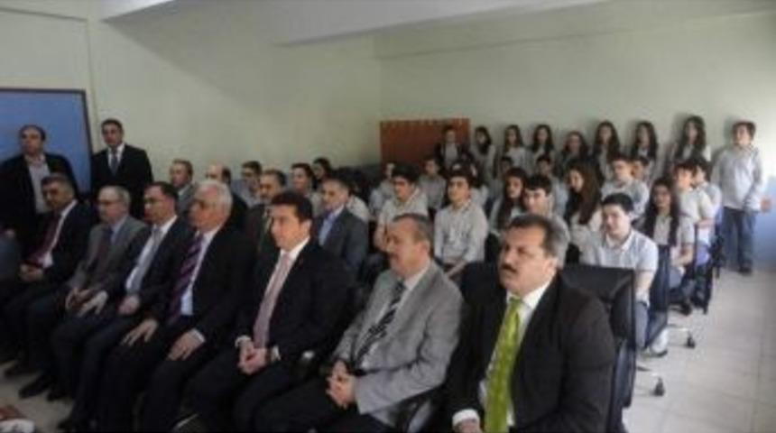 Boz&uuml;y&uuml;k'te "fatıh Projesı" Kapsamında Tablet Bılgısayar Dağıtıldı