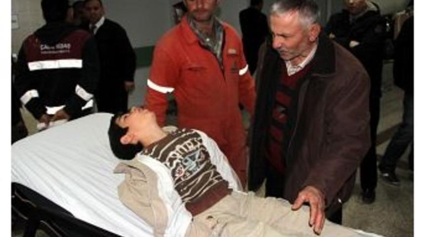 &Ouml;ğrenci Servisi Kaza Yaptı: 14 Yaralı