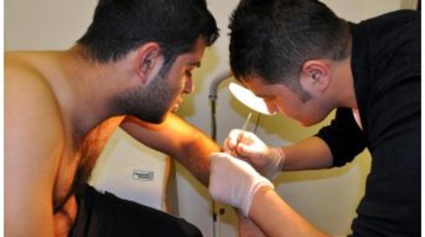 Kaşıntı Şikayetiyle Gitti, V&uuml;cudundan 50 Kene &Ccedil;ıkarıldı