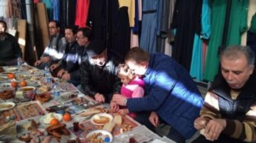 Pazar Tezgahında Kahvaltı