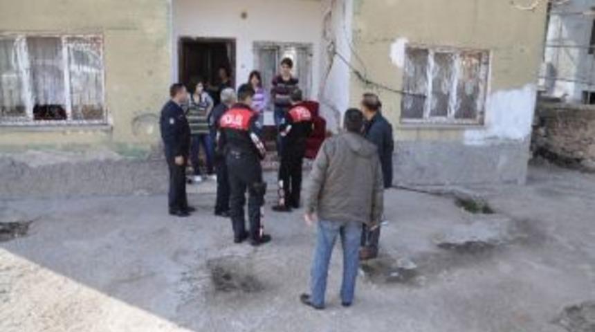 Ağabeyinin Elinden Bı&ccedil;ağı Almak İsterken Yaralandı