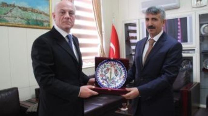 G&uuml;rcistan Trabzon Başkonsolosu Vali &Uuml;nl&uuml;er&rsquo;i Ziyaret Etti