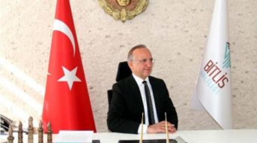 Vali Yurdakul&rsquo;dan &ldquo;bir T&uuml;rk&uuml; Şehri Bitlis&rdquo; Makalesi