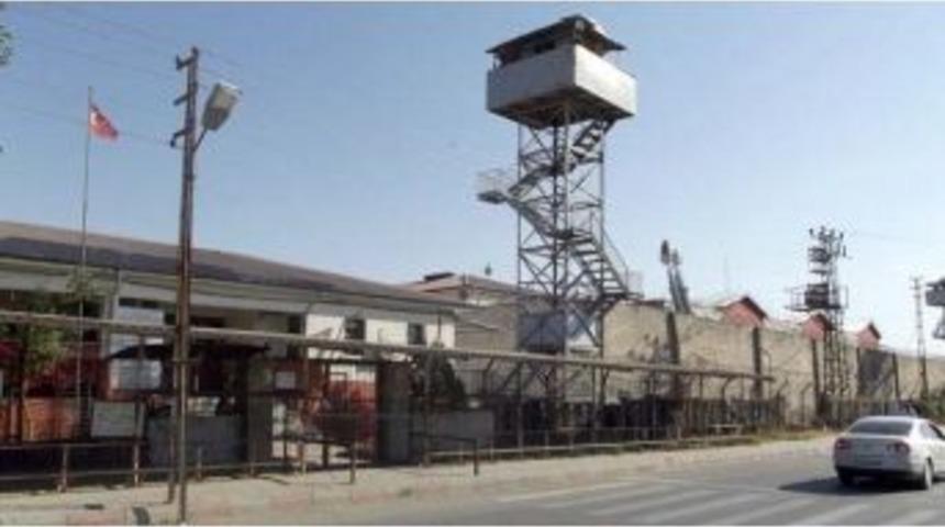 46 H&uuml;k&uuml;ml&uuml; Van Cezaevi'ne G&ouml;nderildi