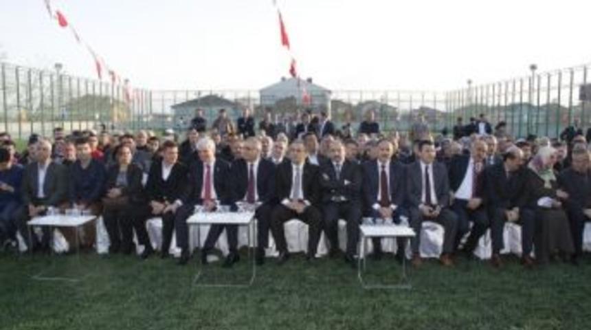 Akhisar Futbol Sahası A&ccedil;ıldı