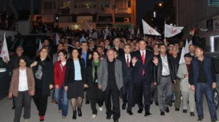 Aliağa, Chp&rsquo;nin Gen&ccedil; Adayı Barış Eroğlu&rsquo;nu Bağrına Bastı