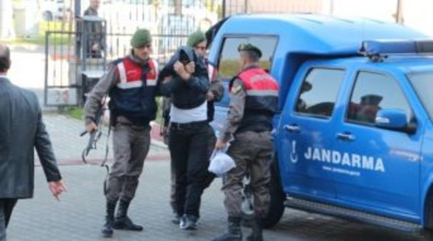 Beline Sarılı Uyuşturucularla Yakalandı