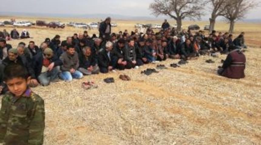 Belde Halkı Yağmur Duasına &Ccedil;ıktı