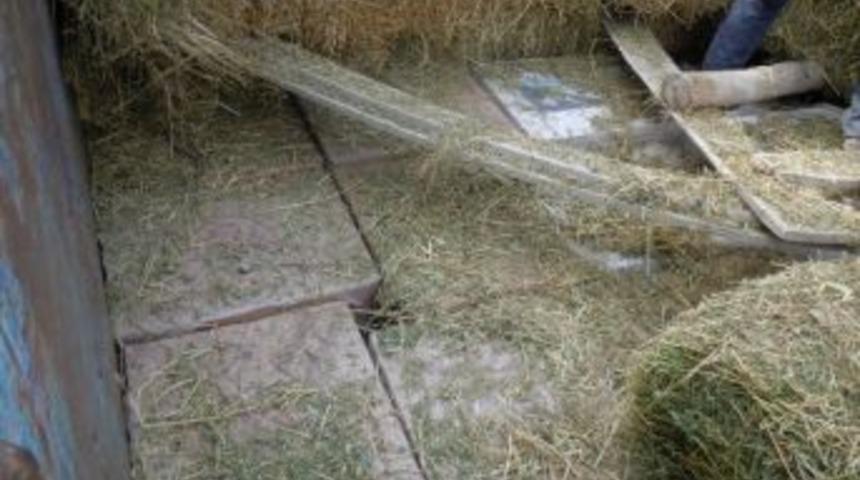 Saman Y&uuml;kl&uuml; Kamyondan Ka&ccedil;ak Sigara &Ccedil;ıktı