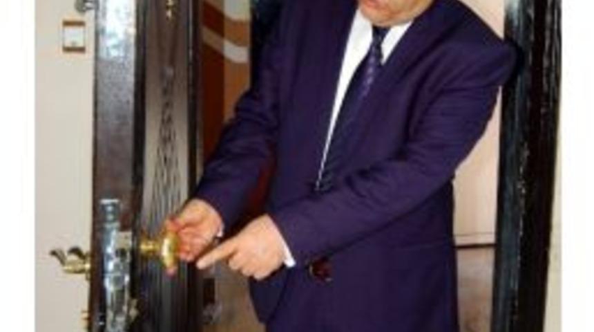 Esnaf Odalarına Giren Hırsızlık Ş&uuml;phelisi Yakalandı