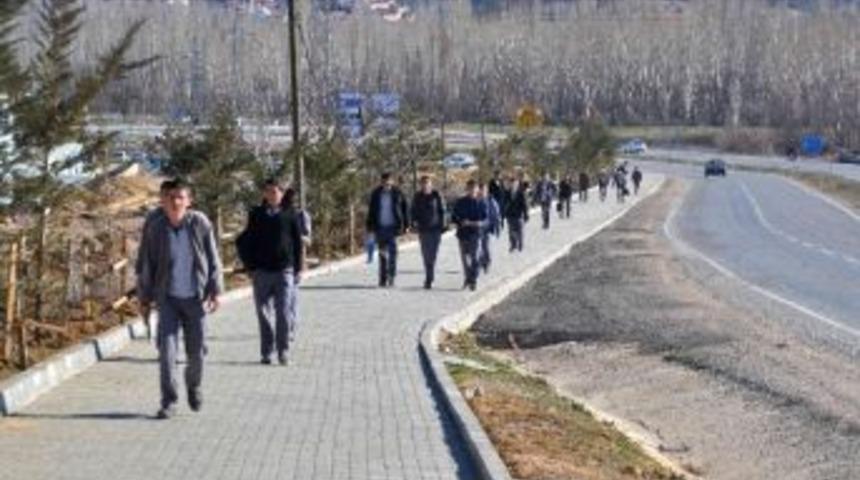 &Ouml;ğrencilerden Başkan Karahana Yol Teşekk&uuml;r&uuml;