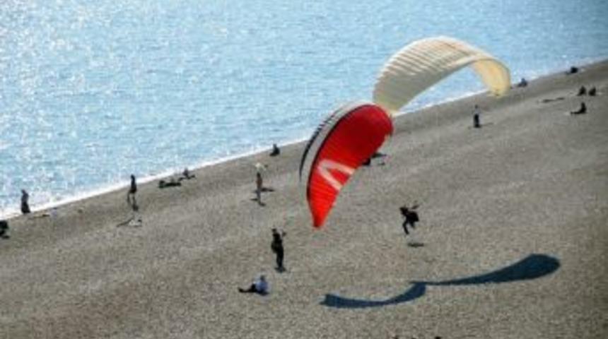 Antalya&rsquo;da Şubat Ayında Denize Girdiler