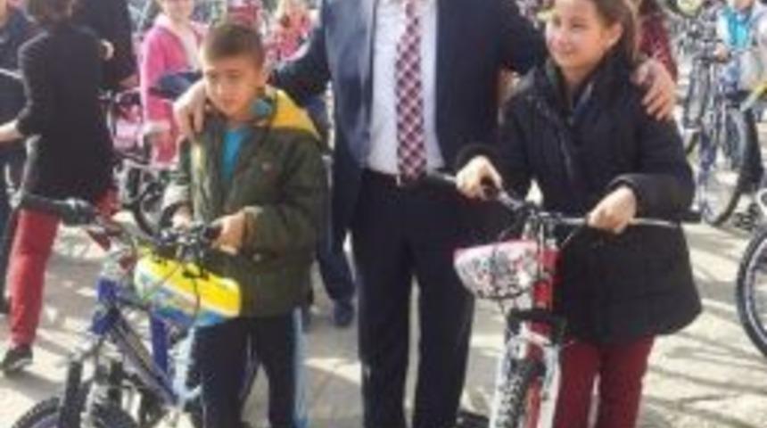 İzmit Belediyesi 445 &Ouml;ğrenciye Daha Bisiklet Dağıttı
