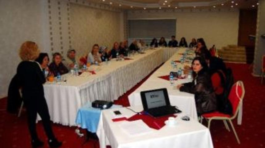 Kadınlar Siyaset Eğitimi Alıyor
