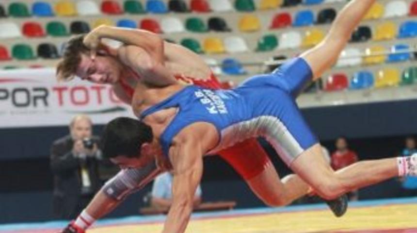 Kağıtsporlu G&uuml;reş&ccedil;iler T&uuml;rkiye Finalinde