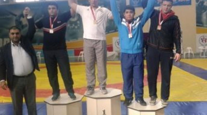 Şehzade'den G&uuml;reşte Birincilik