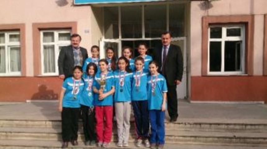 Voleybol&rsquo;da Barbaros Kutlutaş Ortaokulu İl Şampiyonu Oldu