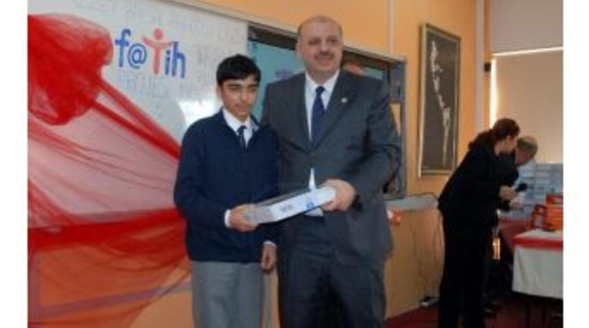 Bolu&rsquo;da Akıllı Tahta Ve Tabletler Dağıtıldı