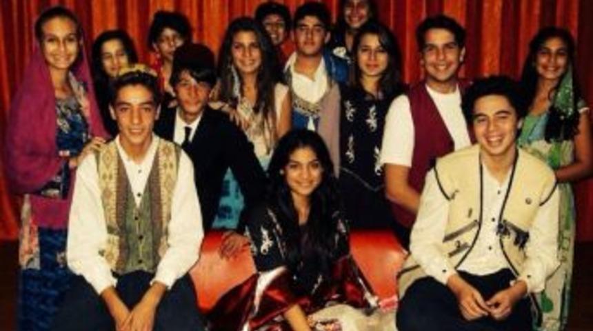 Tiyatro Aşkı Mesafe Dinlemiyor