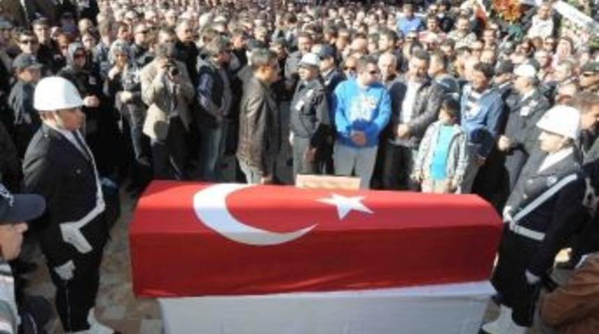Kuşadası Şehit Polise Ağladı