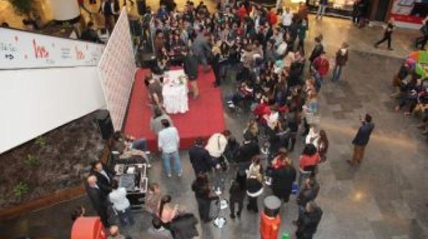 Fettah Can, Piazza'da Sevenleriyle Buluştu