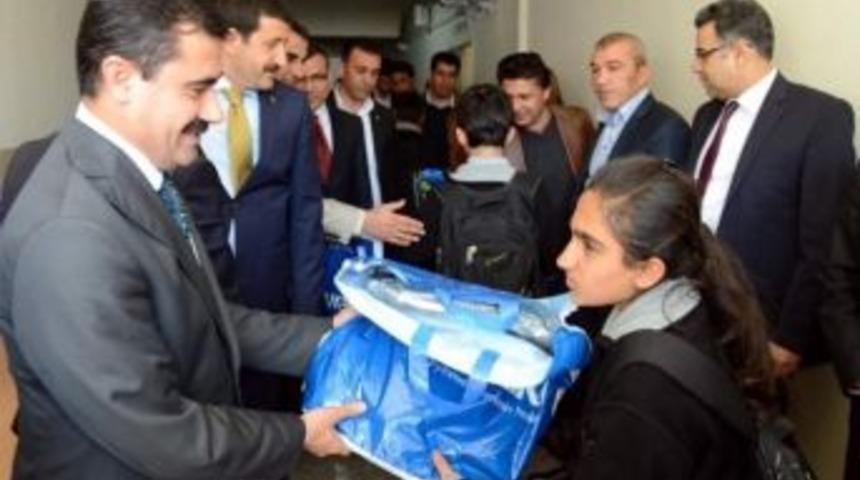 İl Milli Eğitim M&uuml;d&uuml;r&uuml;, Kariyer G&uuml;nleri&rsquo;nde &Ouml;ğrencilerle Bir Araya Geldi
