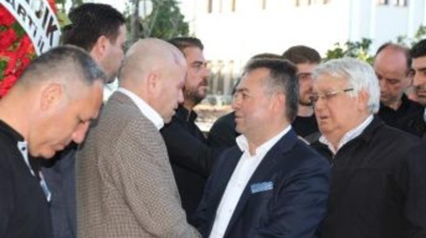 Ak Parti&rsquo;li Yal&ccedil;ın Pekg&uuml;zel, Se&ccedil;im &Ccedil;alışmalarına Ara Veriyor