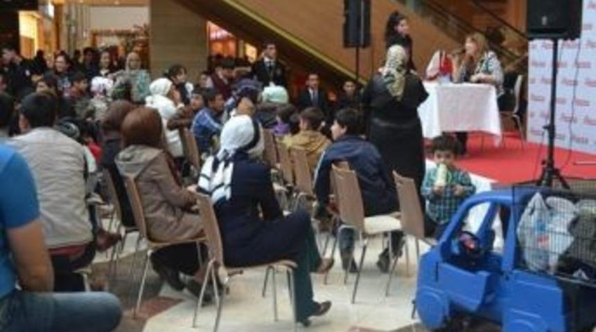 &Uuml;nl&uuml; Astrolog Filiz &Ouml;zkol, Şanlıurfa Piazza'daydı