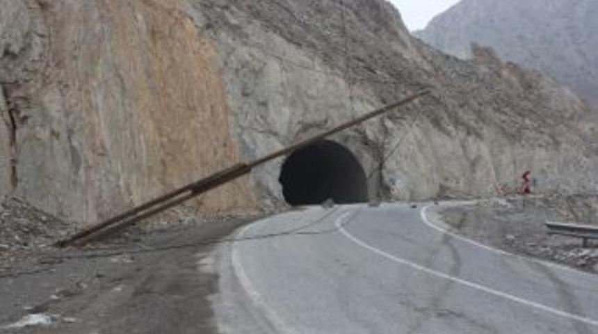 Trafiğe Direk Engeli