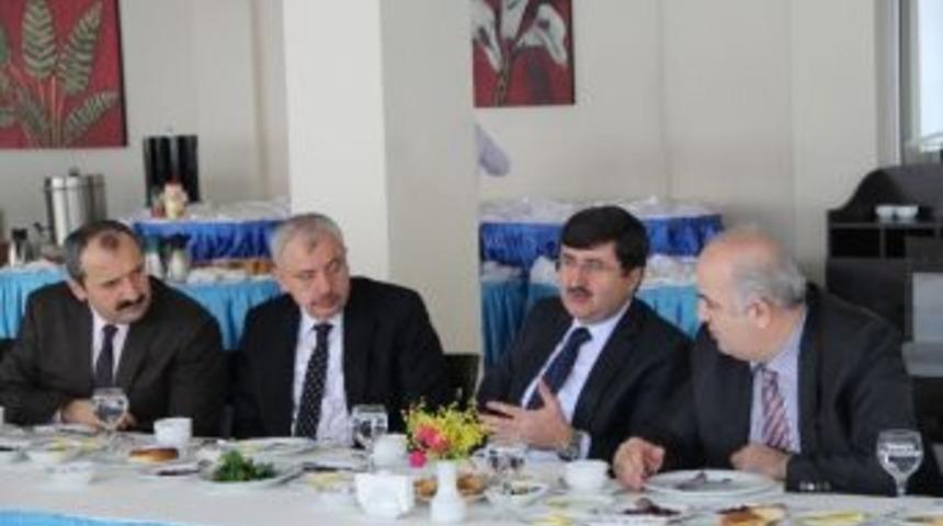 Vali &Ouml;z, Kt&uuml; Y&ouml;netimiyle Kahvaltıda Bir Araya Geldi