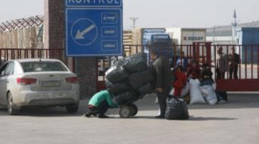 Suriyelilerin T&uuml;rkiye'ye Giriş-&ccedil;ıkışları S&uuml;r&uuml;yor